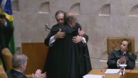 Congresso repercurte a aposentadoria de Barroso