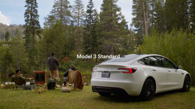 Com versões ‘peladas’ do Model 3 e Y, Tesla tenta se recuperar de ano fraco