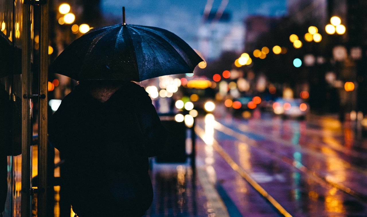 Fortes pancadas de chuva e calorão de 40ºC: confira a previsão de hoje
