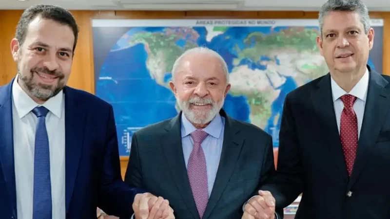 Lula convida Guilherme Boulos para assumir ministério