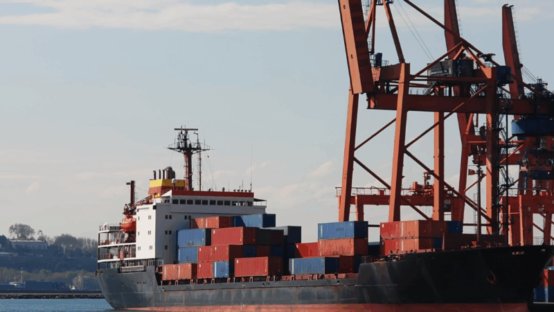 Exportações brasileiras somam US$ 282,8 bilhões em 2025