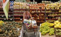 Taxa das blusinhas leva 29% dos brasileiros a desistirem da compra, diz CNI