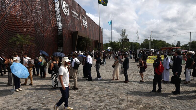 Manifestantes tentam invadir área restrita da COP30