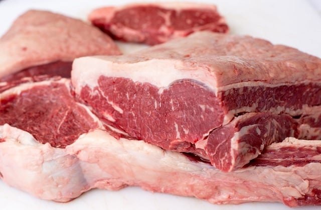Tarifaço faz Brasil perder US$ 700 mi em vendas de carne, mas exportações batem recorde
