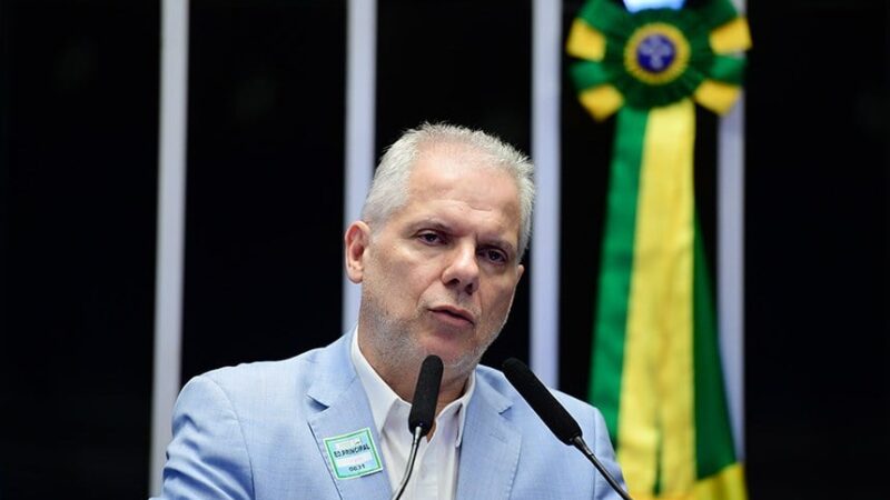 Polícia Federal prende ex-presidente do INSS em operação que investiga descontos ilegais