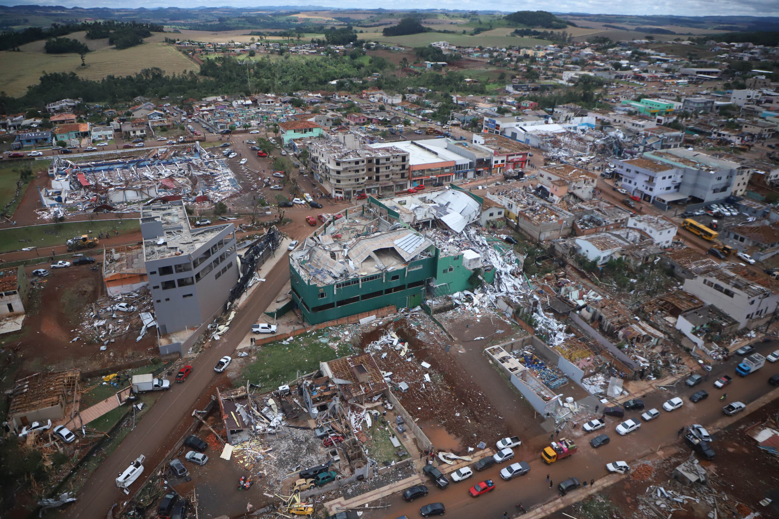 Tornado deixa rastro de destruição e prejuízos passam de R$ 150 mi no Paraná