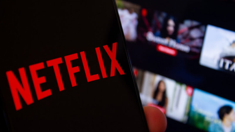 A nova guerra da Netflix: roubar público do YouTube com videocasts