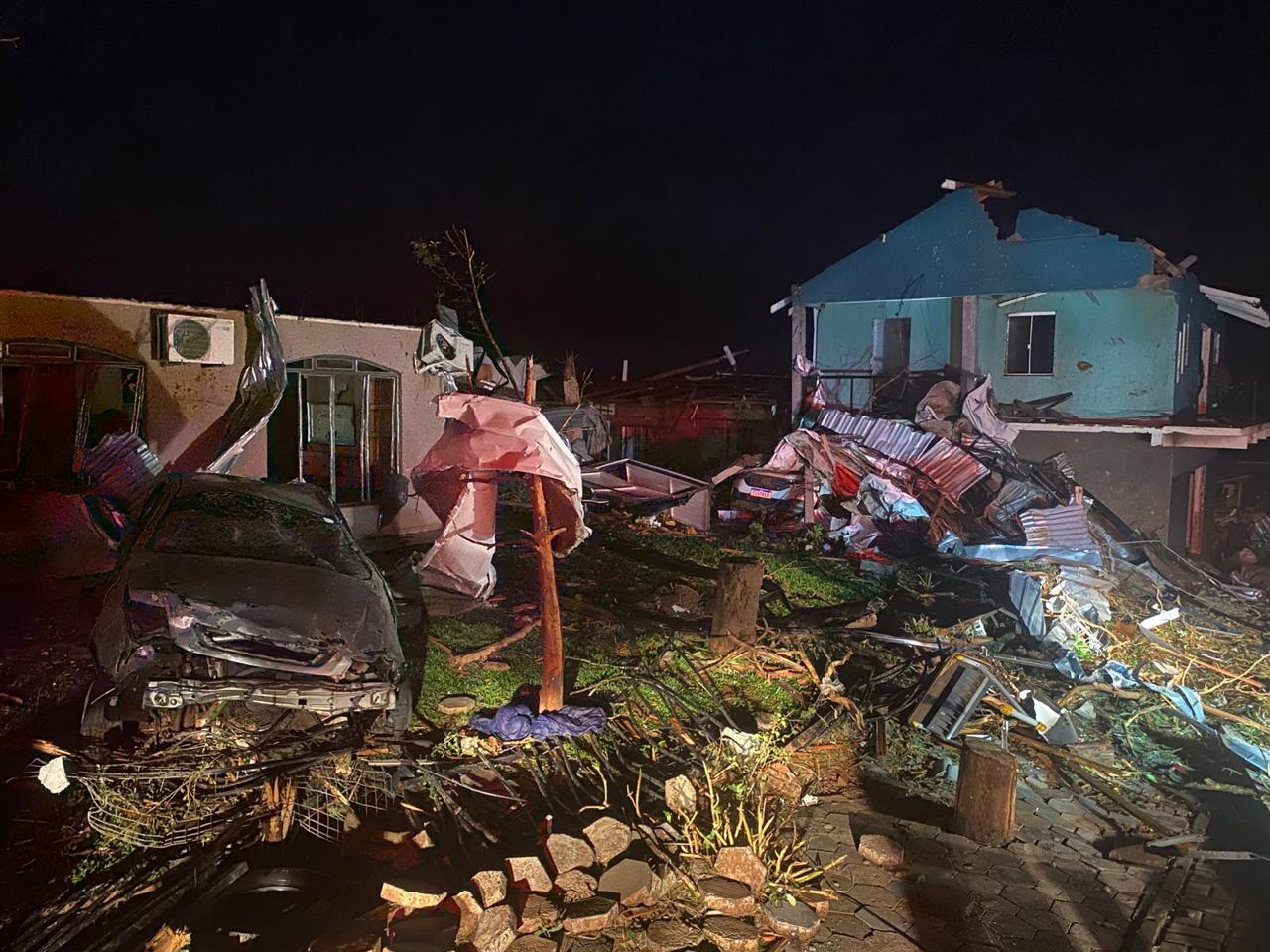 Com ventos de mais de 250 km/h, tornado deixa cinco mortos e mais de 400 feridos no Paraná