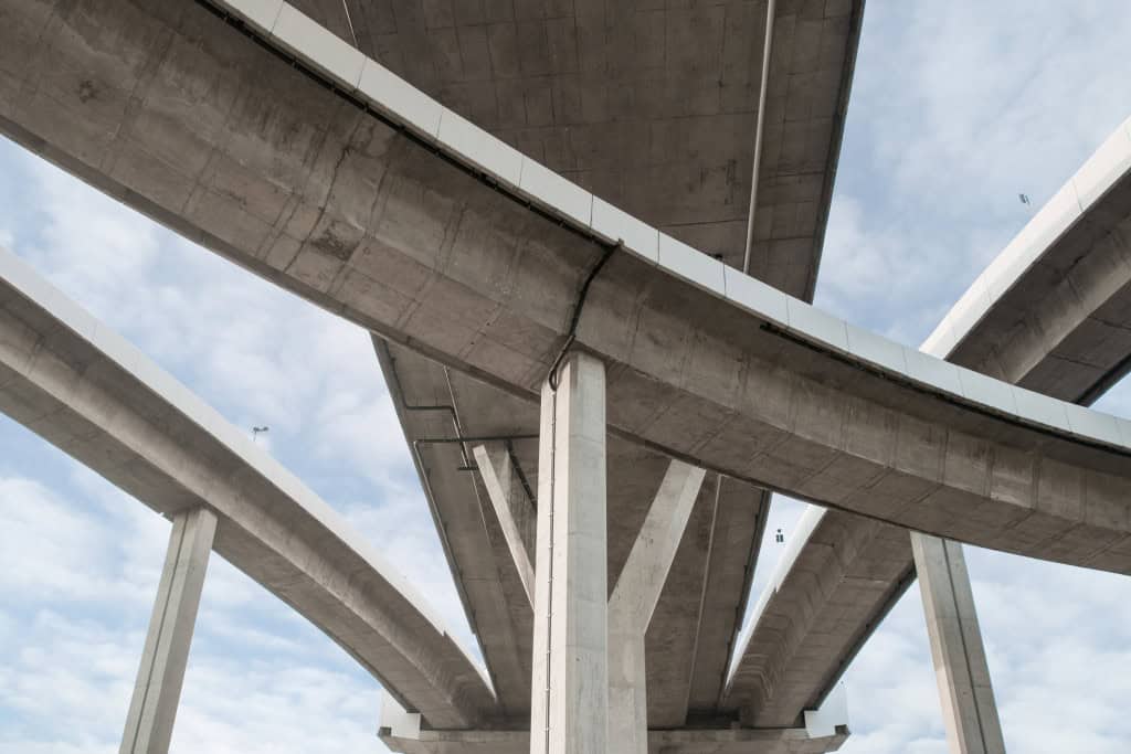 Resíduos de lítio fortalecem concreto e reduzem impacto ambiental