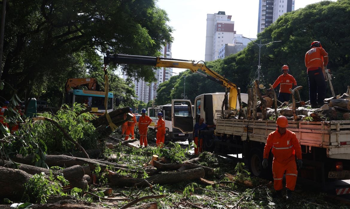 Dois dias após ciclone, São Paulo ainda sente efeitos do evento climático extremo