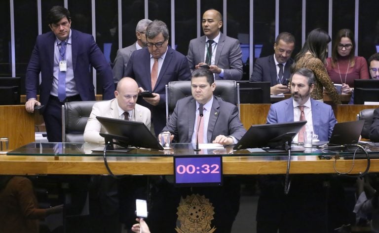 Orçamento de 2026 antecipa a disputa eleitoral e fragiliza o ajuste fiscal