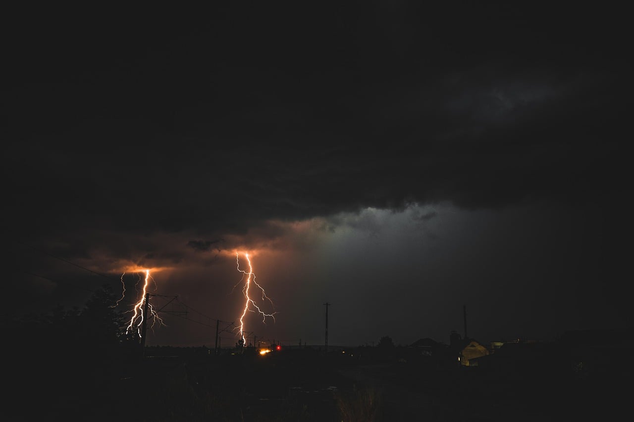 Chegada de frente fria pode provocar chuva na virada do ano