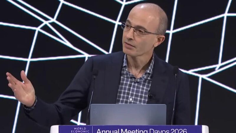 Em Davos, historiador alerta que IA dominará a religião: “Não é ferramenta, é um agente”