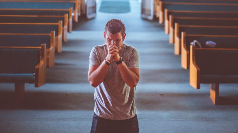 Quem não vai a Jesus pelo amor vai pela dor. Será?!