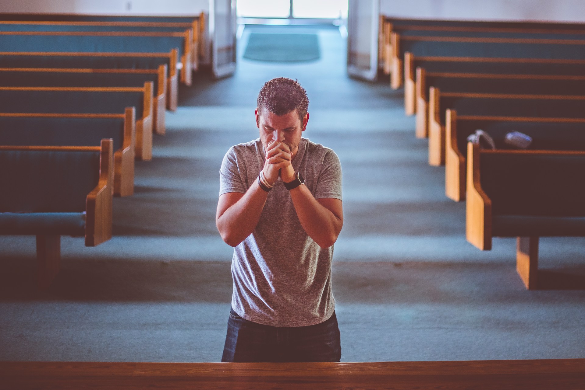 Quem não vai a Jesus pelo amor vai pela dor. Será?!