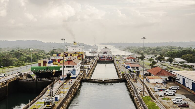 Após investida de Trump, Lula defende neutralidade do Canal do Panamá