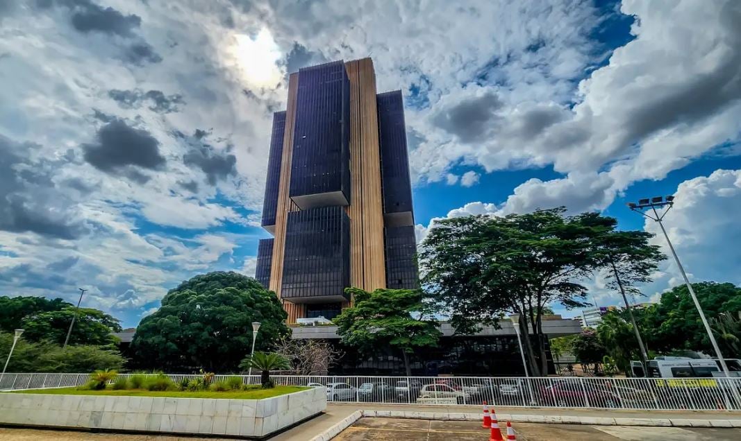 Copom mantém juros básicos em 15% ao ano pela quinta vez seguida