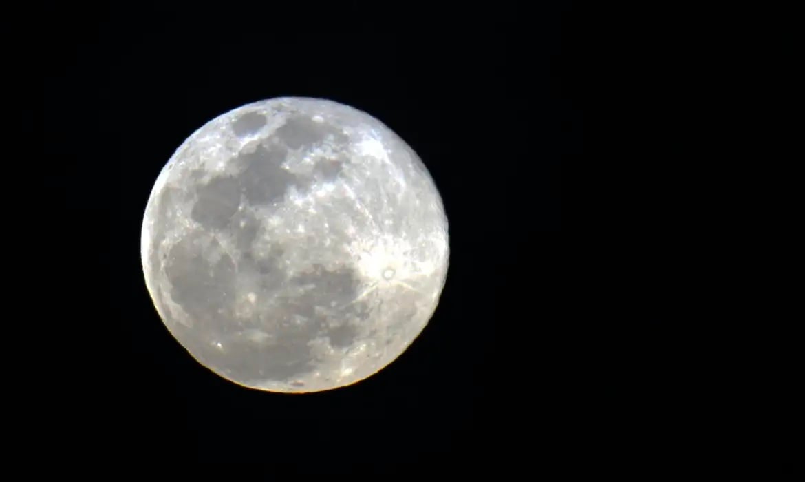 Primeira ‘superlua’ de 2026 já tem data; saiba como acompanhar