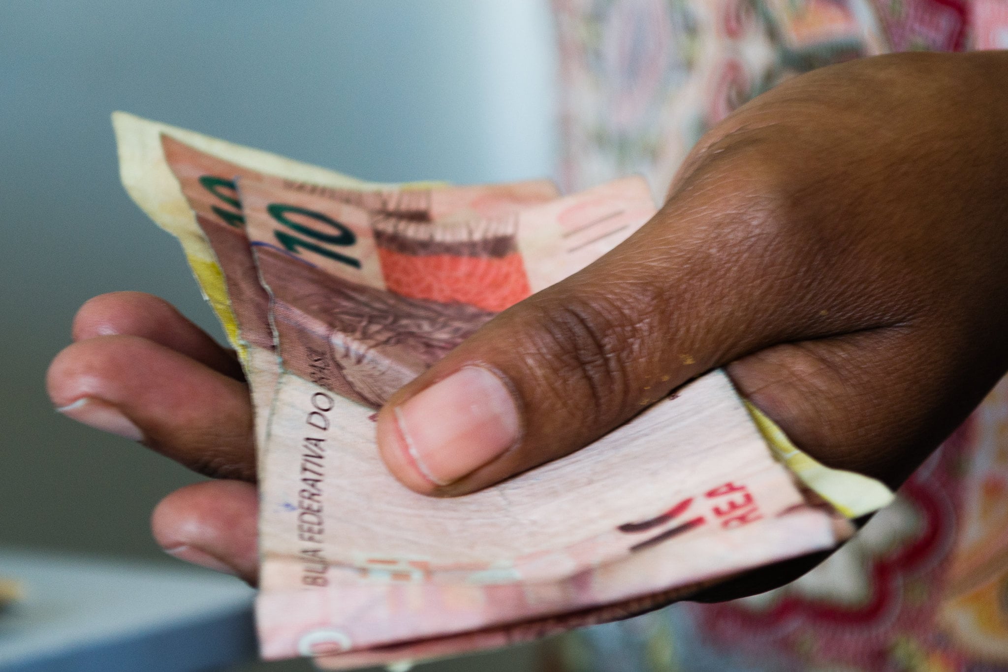 Novo salário mínimo de R$ 1.621 começa a ser pago hoje; saiba como conferir