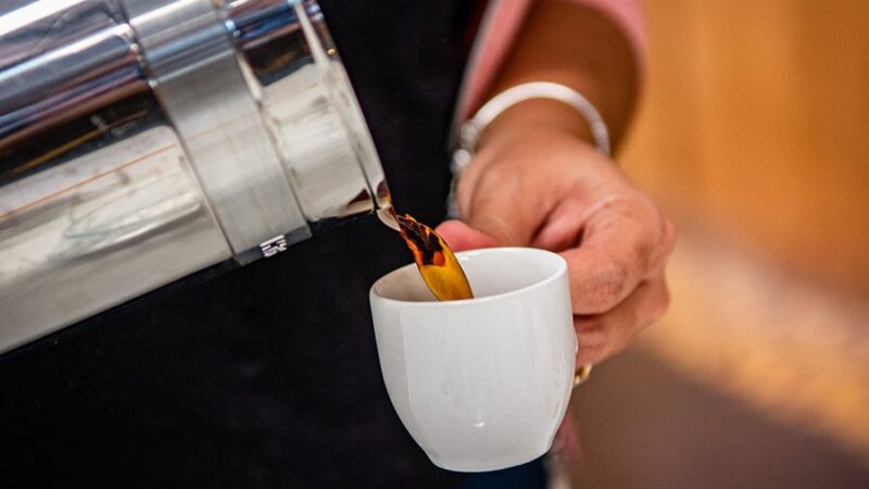 Café inicia 2026 com sétima queda consecutiva de preços em supermercados