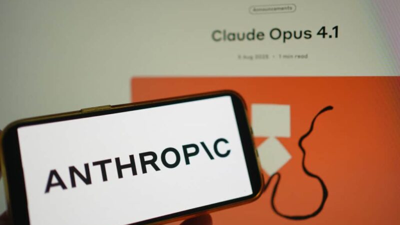 Anthropic flexibiliza segurança para se manter competitiva na corrida de IA