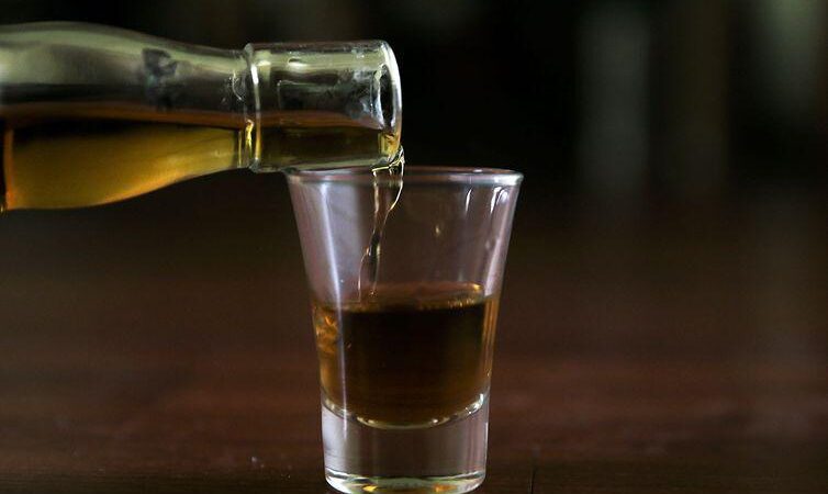 Selo de qualidade impulsiona fortalecimento de mercado e produção da cachaça paulista