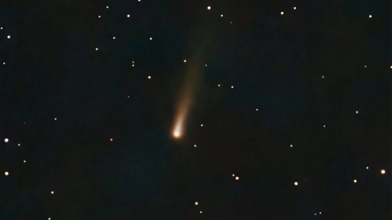 Novas imagens mostram cometa “dourado” se desintegrando após encontro com o Sol