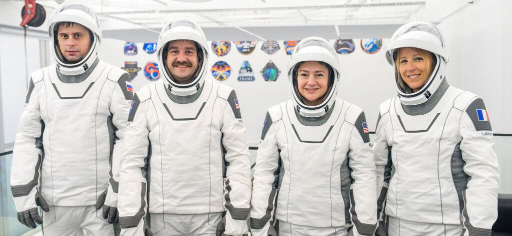 NASA e SpaceX adiam lançamento da missão Crew-12 