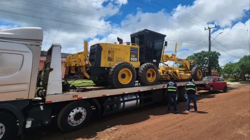 Fiscais apreendem motoniveladora agrícola avaliada em R$ 220 mil