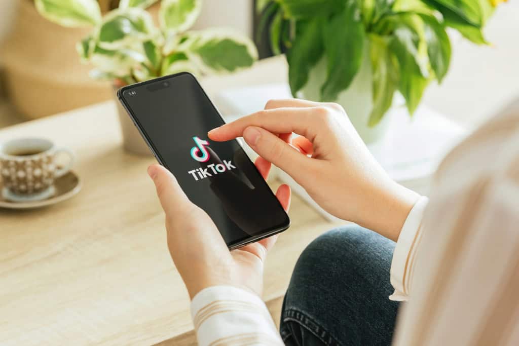 União Europeia acusa TikTok de viciar usuários e pede mudanças radicais