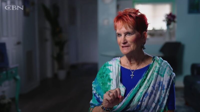 Após luto, mulher volta para Jesus e é liberta do alcoolismo: ‘Deus me curou’
