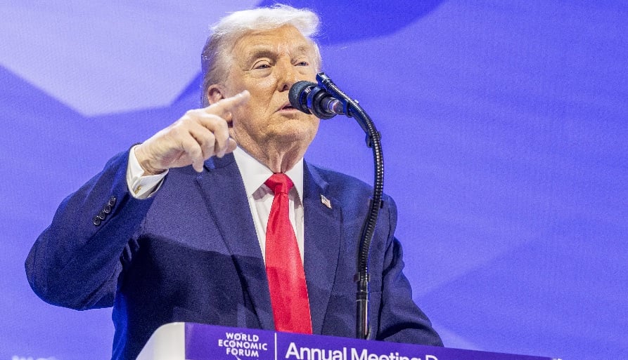 Com petróleo acima de US$ 100, Trump propõe coalizão para reabrir o Estreito de Ormuz