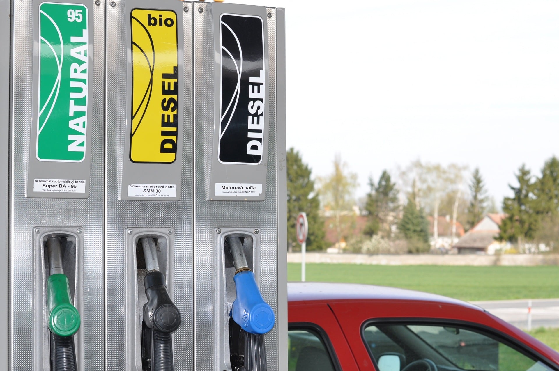 Diesel dispara mais de 20% em março e puxa alta dos combustíveis no Brasil