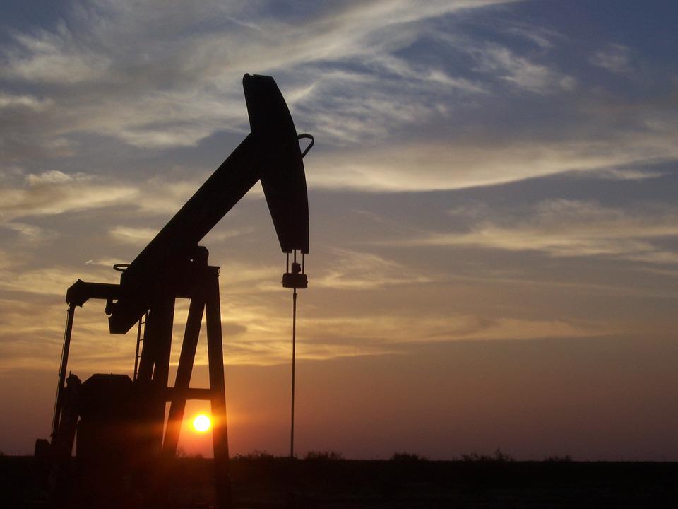 Petróleo volta a subir com escalada de ataques no Oriente Médio