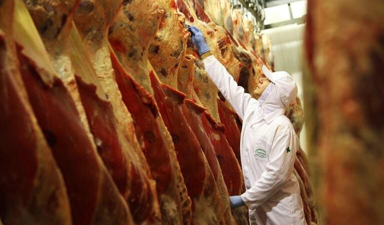 Guerra no Irã deve impactar negativamente exportações de carnes, avalia governo