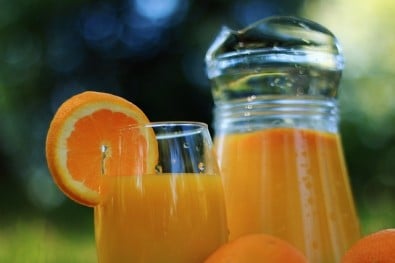 Estoques de suco de laranja sobem 75,4% em 2025, aponta CitrusBR