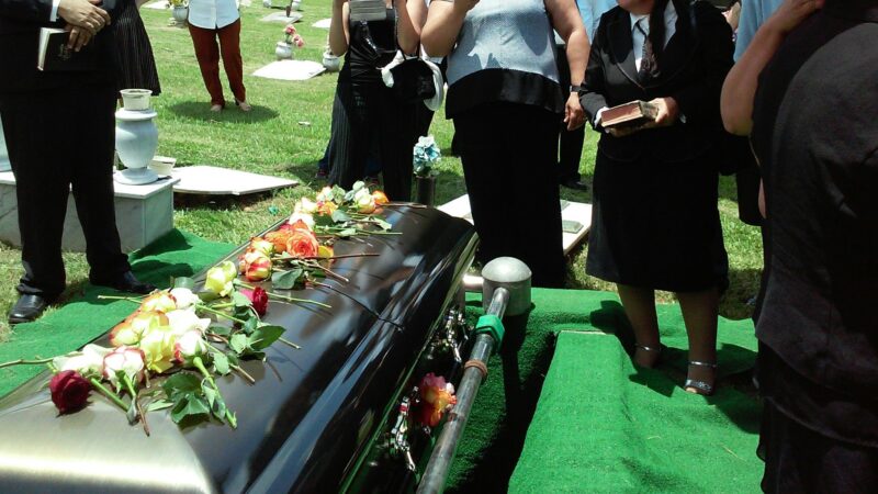 Dez pessoas aceitam Jesus após atirador entrar em funeral nos EUA: “Deus se moveu”