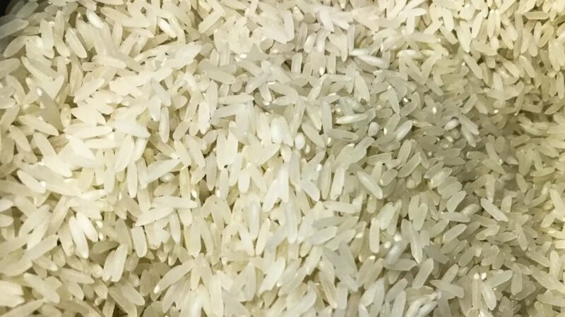 Preço do arroz fecha março com alta de mais de 11%