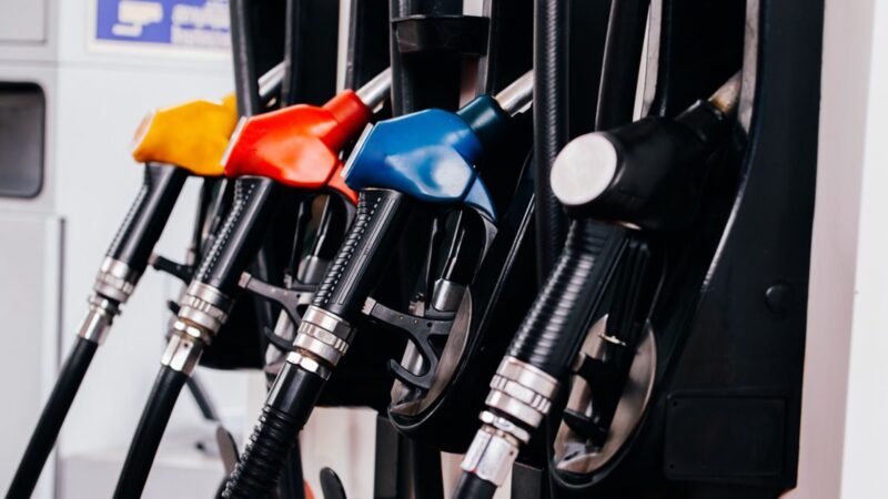 Governo quer usar lucro da alta do petróleo para reduzir impostos de combustíveis