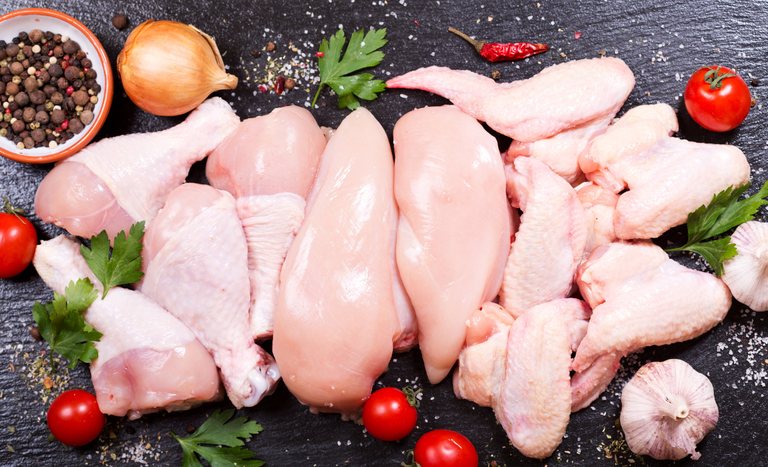 Com guerra no Oriente Médio, preço do frango dispara em abril