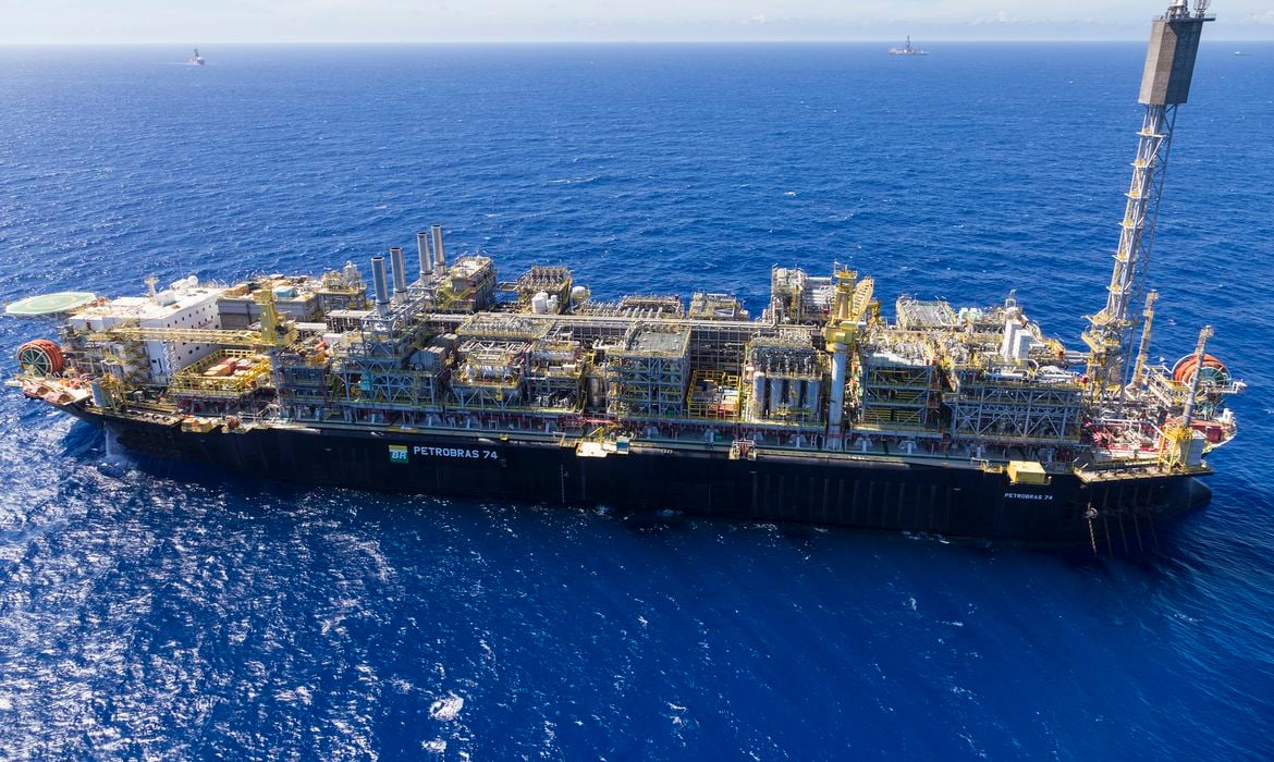 Produção de petróleo e gás natural do Brasil bate recorde em fevereiro