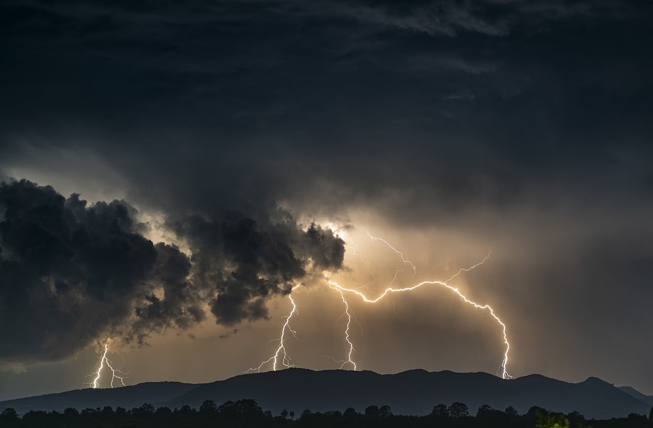 Não é mentira! Chuva de 100 mm deve afetar áreas de 12 estados em 1º de abril, diz Inmet