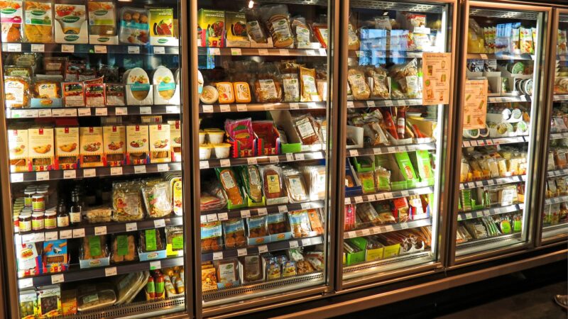 Nova embalagem substitui conservantes e pode eliminar bactérias nocivas de alimentos