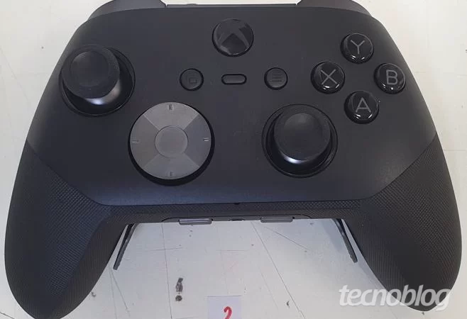 Xbox Elite Controller 3 tem imagens vazadas mostrando bateria removível e novos botões