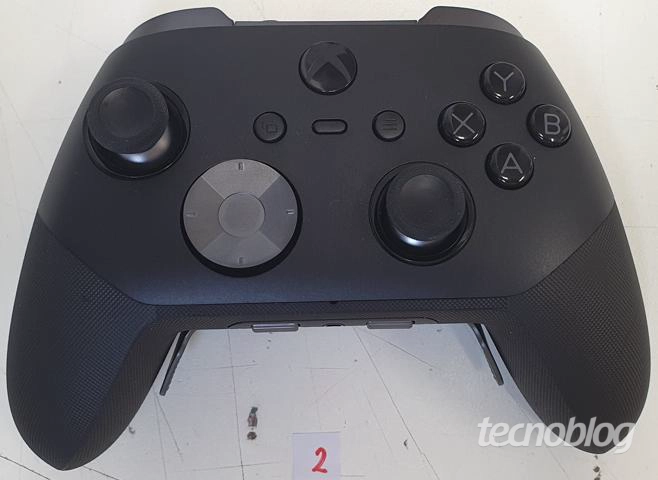 Xbox Elite Controller 3 tem imagens vazadas mostrando bateria removível e novos botões