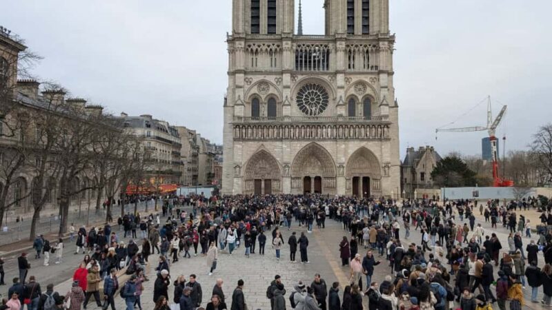 Notre Dame revela tesouros arqueológicos de 1,7 mil anos em escavação histórica